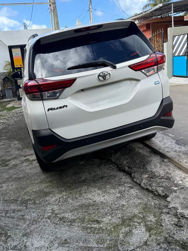 Toyota Rush SP18 (2018) - 2 - Family Cars  on Aster Vender