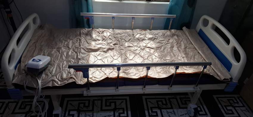 Medical bed with ripple mattress.(Manuel) - 1  on Aster Vender