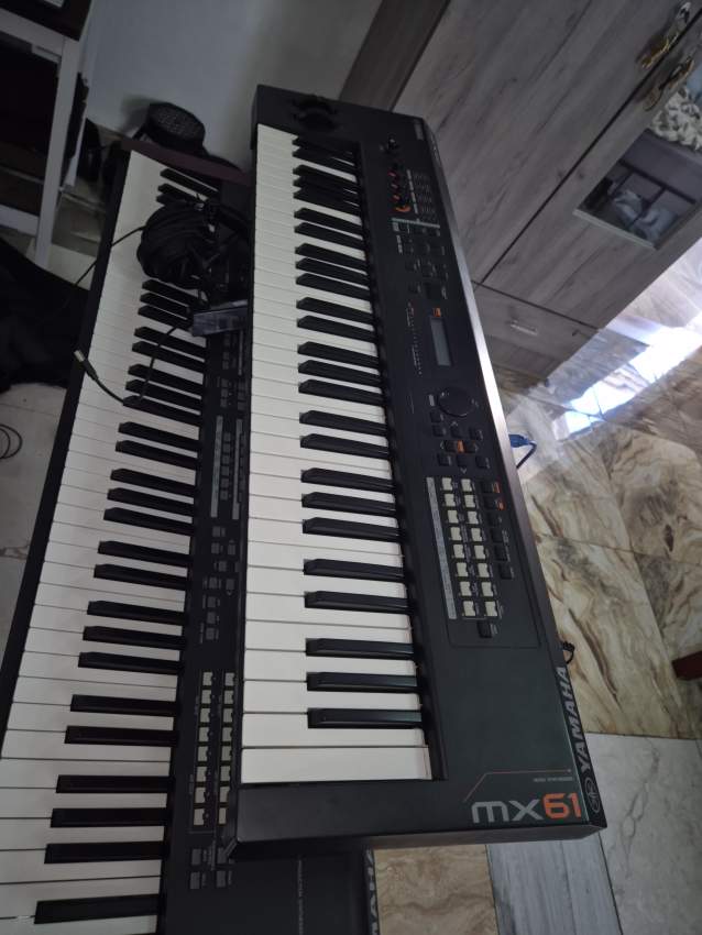Piano Yamaha mx 61 - 0  on Aster Vender