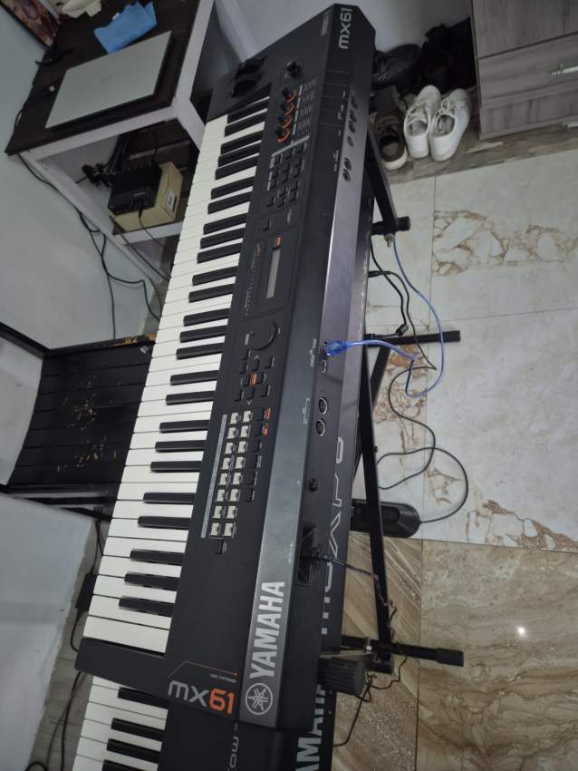 Piano Yamaha mx 61 - 1  on Aster Vender