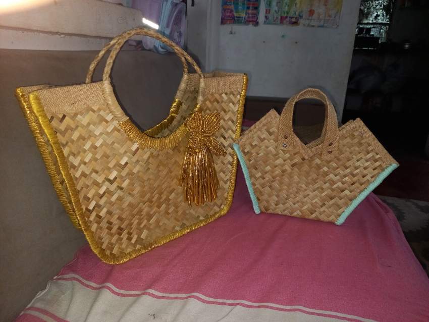 Sale of vacoas bags