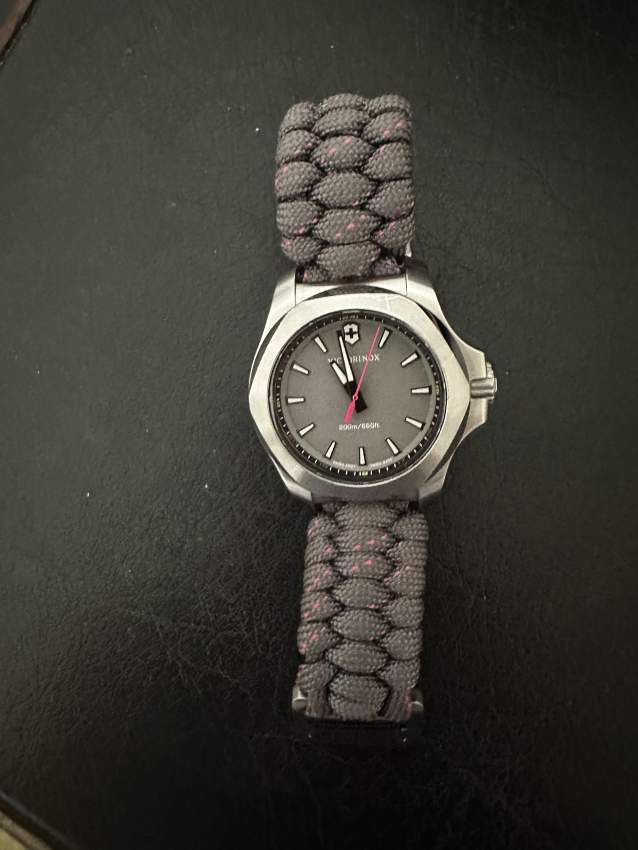A VENDRE MONTRE VICTORINOX-FEMME