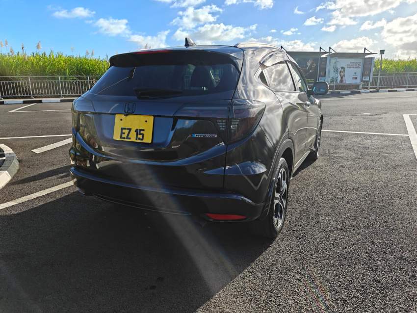 HONDA VEZEL Z SENSING HYBRID - 1 - SUV Cars  on Aster Vender