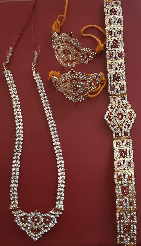 JEWELLERY SET