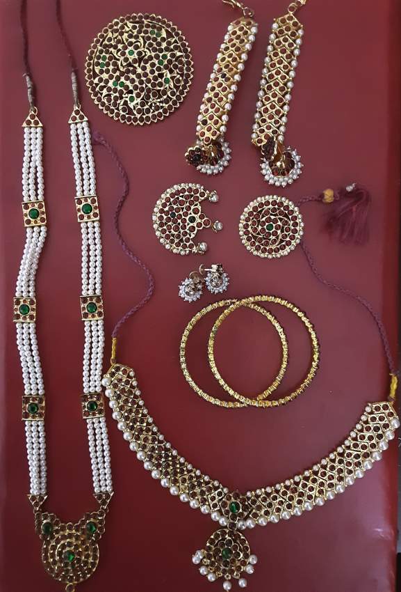 JEWELLERY SET