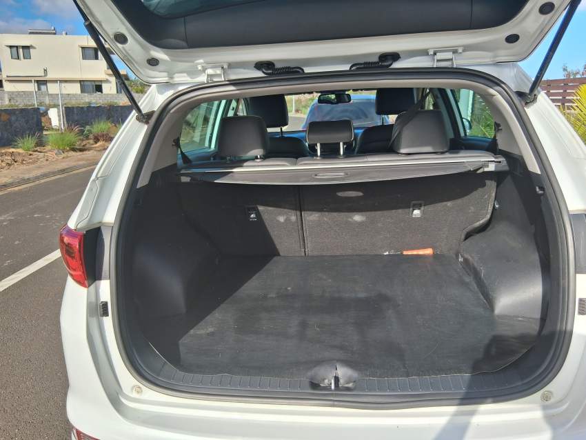 KIA Sportage - 4 - SUV Cars  on Aster Vender