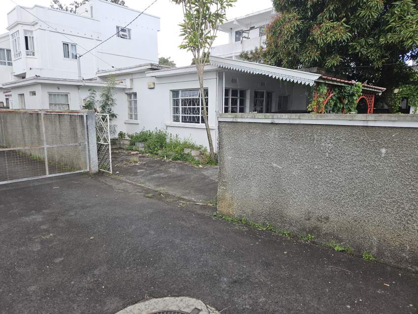 CORNER PROPERTY IN VIEUX QUATRE BORNES - 2 - House  on Aster Vender