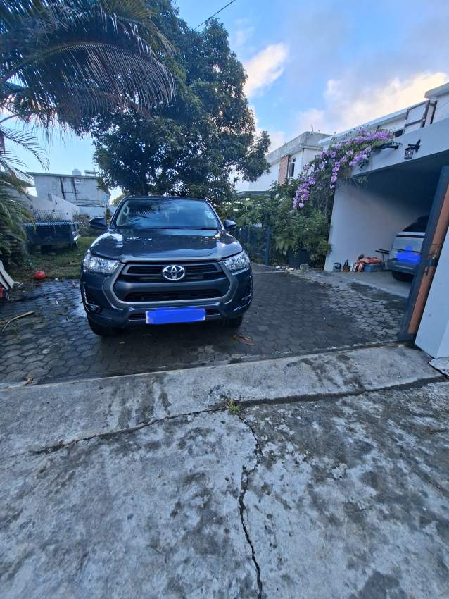 Hilux - 2 - Pickup trucks (4x4 & 4x2)  on Aster Vender