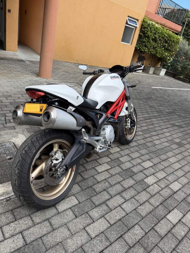 Ducati Monster 696 — 9,600 KM ONLY - 1 - Sports Bike  on Aster Vender