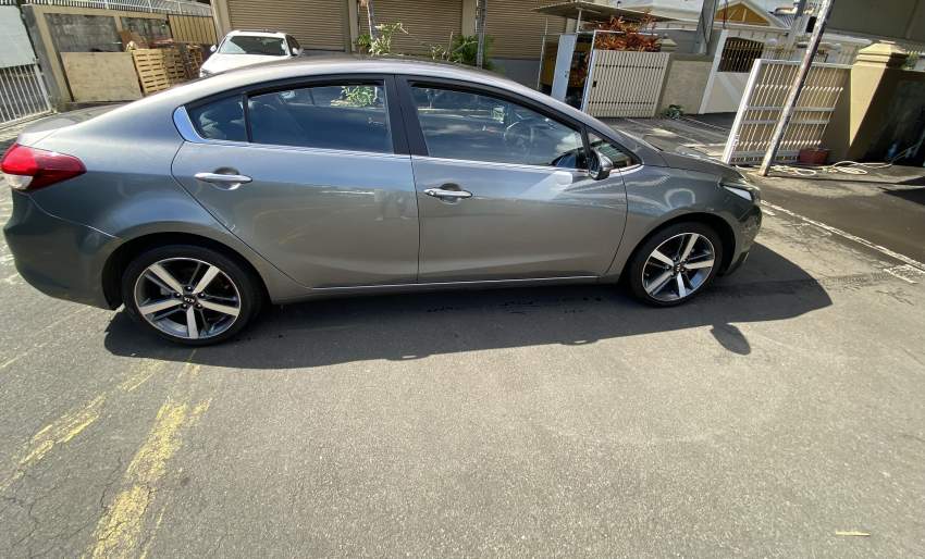 Kia Cerato 2017 - 2 - Family Cars  on Aster Vender