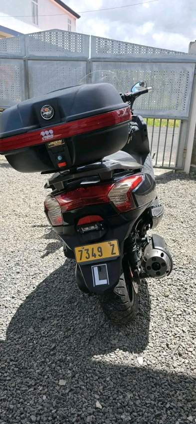 Kymco Downtown 125i - 1 - Scooters (above 50cc)  on Aster Vender
