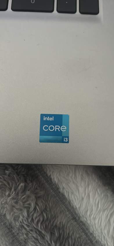 Ordinateur portable Dell Inspiron 15 Argent CORE i3 - 2 - Laptop  on Aster Vender