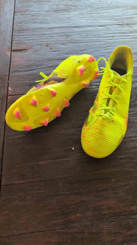 Puma Future 8 football cleats size EUR 43 / UK 8