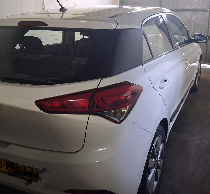 Hyundai i20 oct17 - 2 - Sport Cars  on Aster Vender