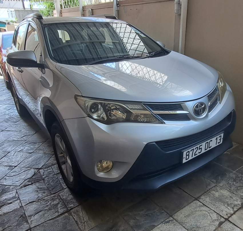2013 Toyota Rav4 excellent condition - 1 - SUV Cars  on Aster Vender