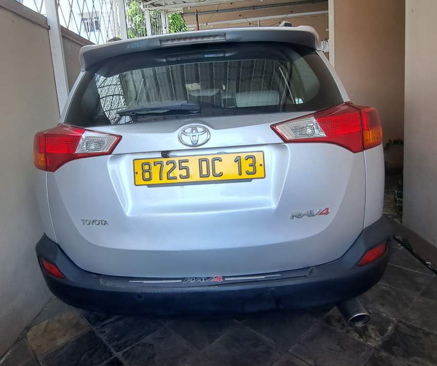 2013 Toyota Rav4 excellent condition - 2 - SUV Cars  on Aster Vender
