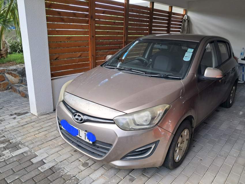 Car Hyundai i20 - 5 - Compact cars  on Aster Vender