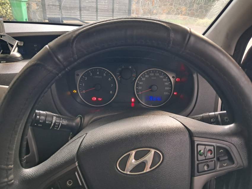 Car Hyundai i20 - 3 - Compact cars  on Aster Vender