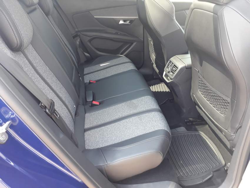 2018 Peugeot 3008 Allure Puretech 1.2 - 6 - SUV Cars  on Aster Vender