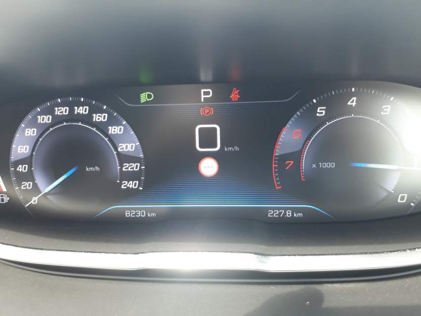 2018 Peugeot 3008 Allure Puretech 1.2 - 9 - SUV Cars  on Aster Vender