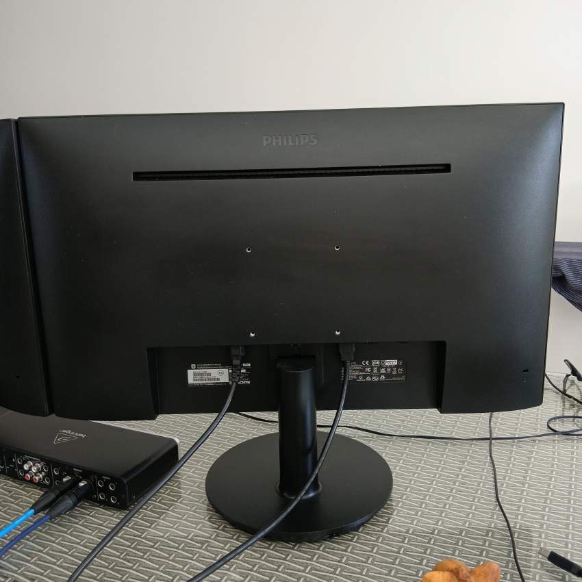 2 Ecrans Philips V Line LCD Monitor 27