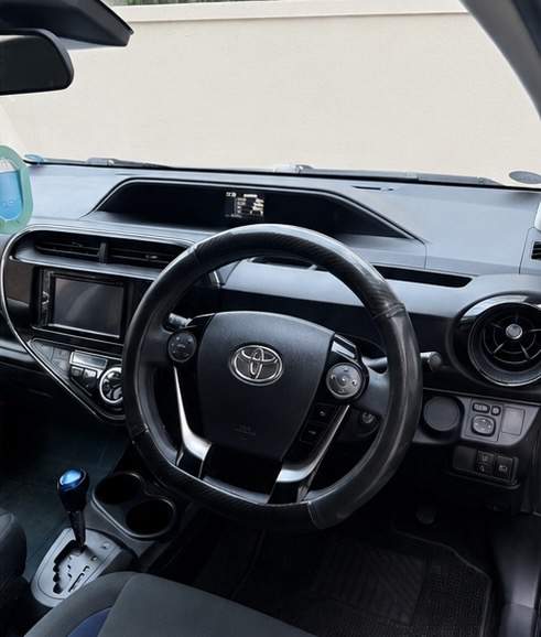 🚗 TOYOTA AQUA 2017 – HYBRID – AUTOMATIC - 2 - Family Cars  on Aster Vender