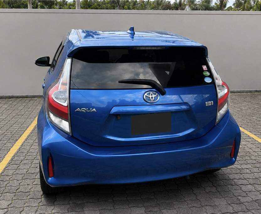 🚗 TOYOTA AQUA 2017 – HYBRID – AUTOMATIC - 1 - Family Cars  on Aster Vender