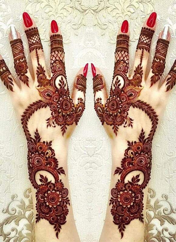 Application mehendi on Aster Vender