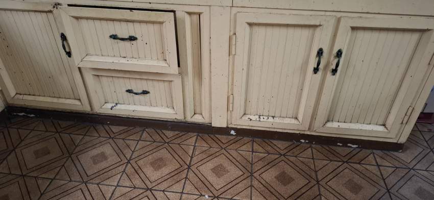 Aluminium Kitchen Cabinets + Metal Windows Frame + Refrigerator - 1 - Others  on Aster Vender