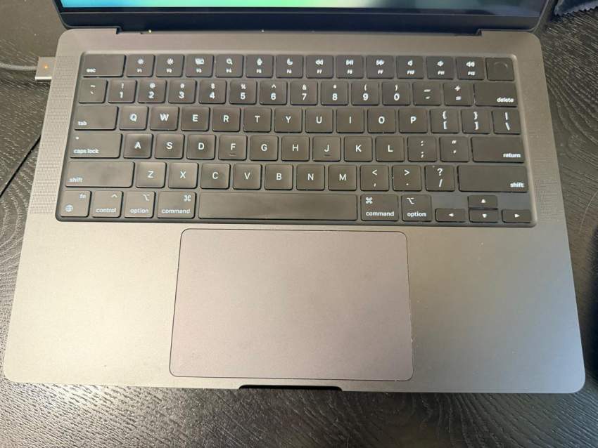 MacBook Pro - 5 - Laptop  on Aster Vender