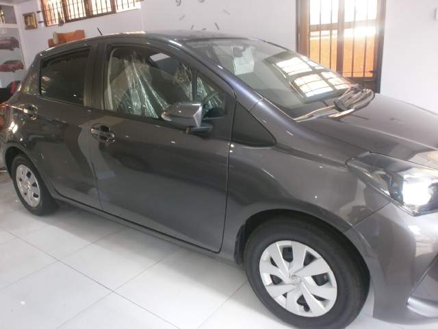 TOYOTA VITZ - 1 - Family Cars  on Aster Vender