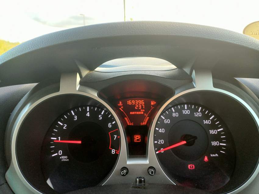 Nissan Juke - 4 - SUV Cars  on Aster Vender
