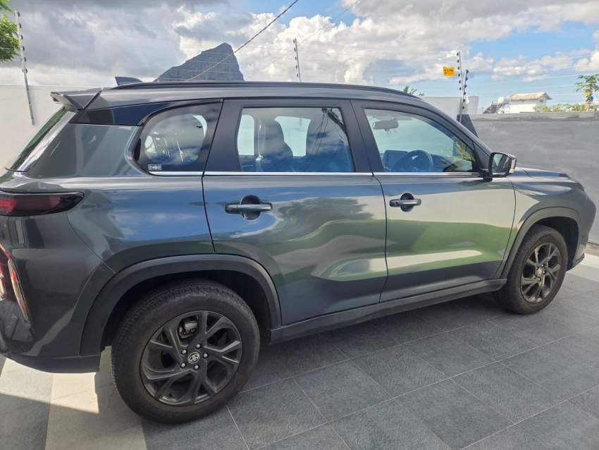 2023 Toyota Urban Cruiser 1.5 Automatic – Lady Driven – 26,315 km - 3 - SUV Cars  on Aster Vender