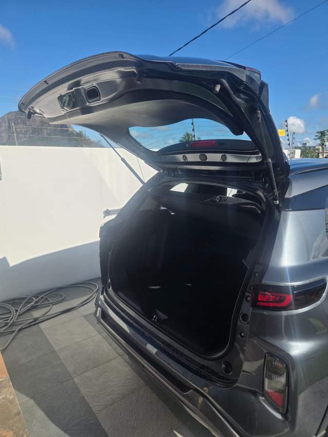 2023 Toyota Urban Cruiser 1.5 Automatic – Lady Driven – 26,315 km - 4 - SUV Cars  on Aster Vender