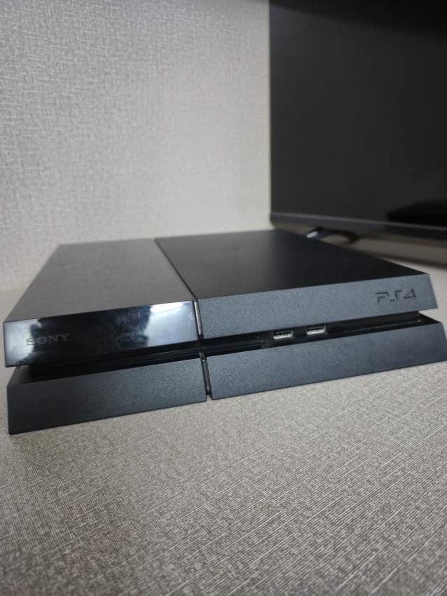 Ps4 fat: prix negotiable - 1 - PlayStation 4 Games  on Aster Vender