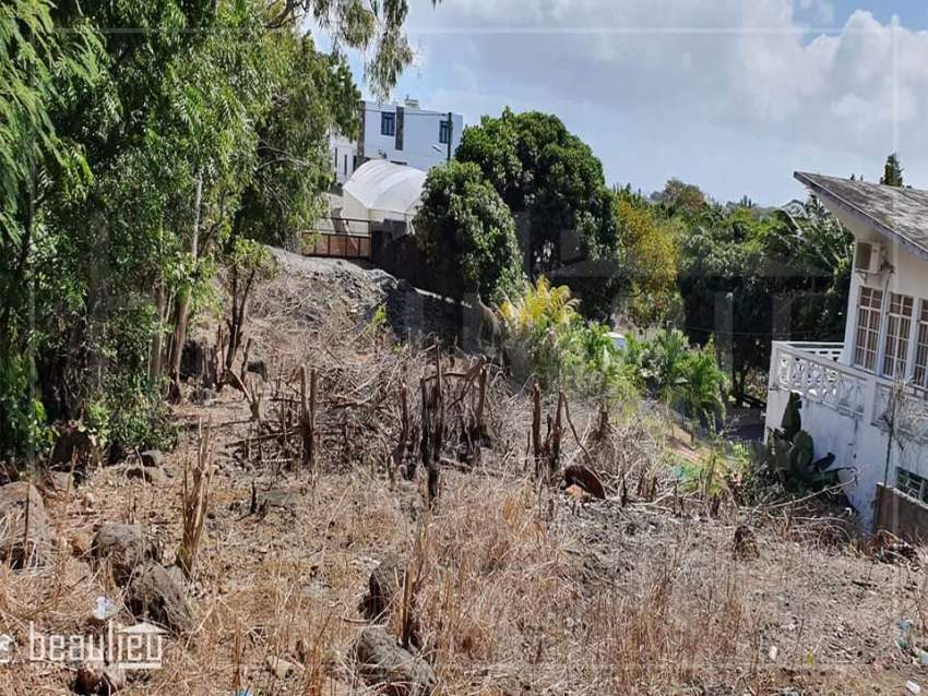 Residential land of 8 perches is for sale in Roche Terre on Aster Vender