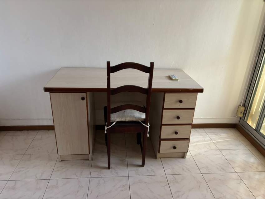 Bureau et chaise
