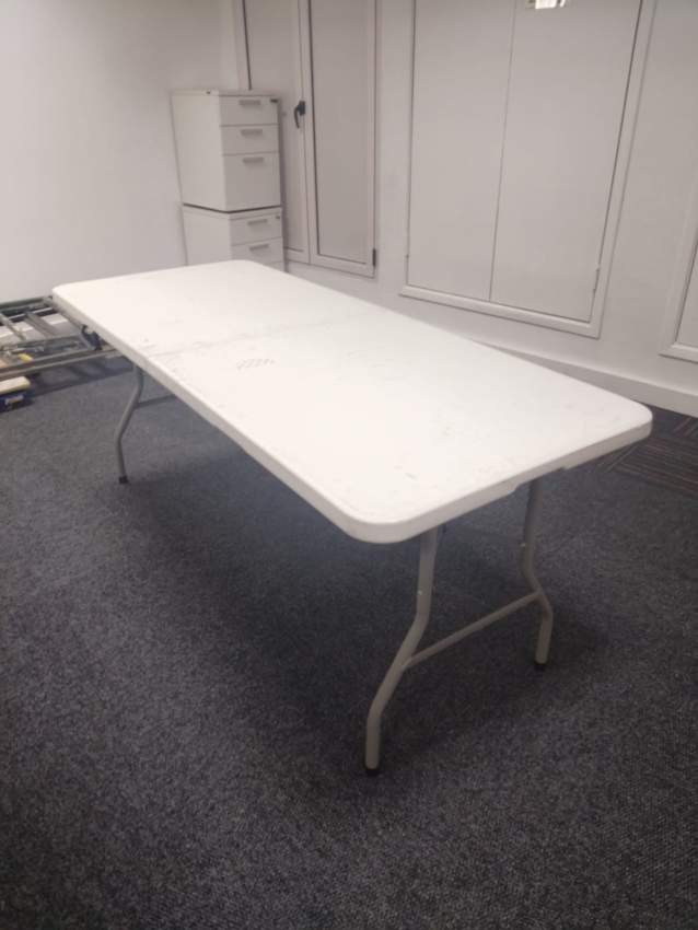 TABLE PLIABLE on Aster Vender