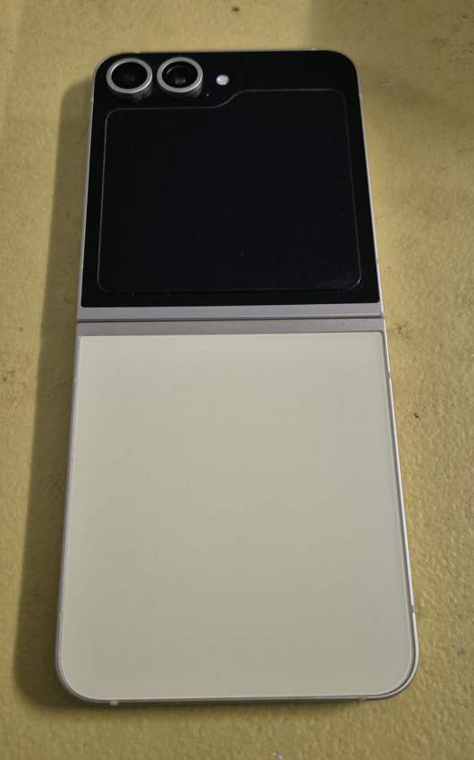 Samsung Zflip6 - 1 - Galaxy S Series  on Aster Vender