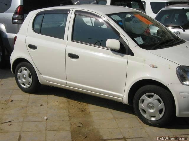 A louer TOYOTA VITZ 04. Automatic. at AsterVender