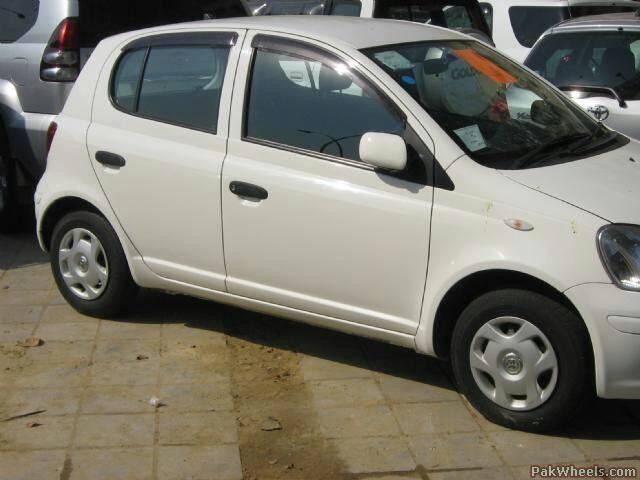 A louer TOYOTA VITZ 04. Automatic. - 1 - Compact cars  on Aster Vender
