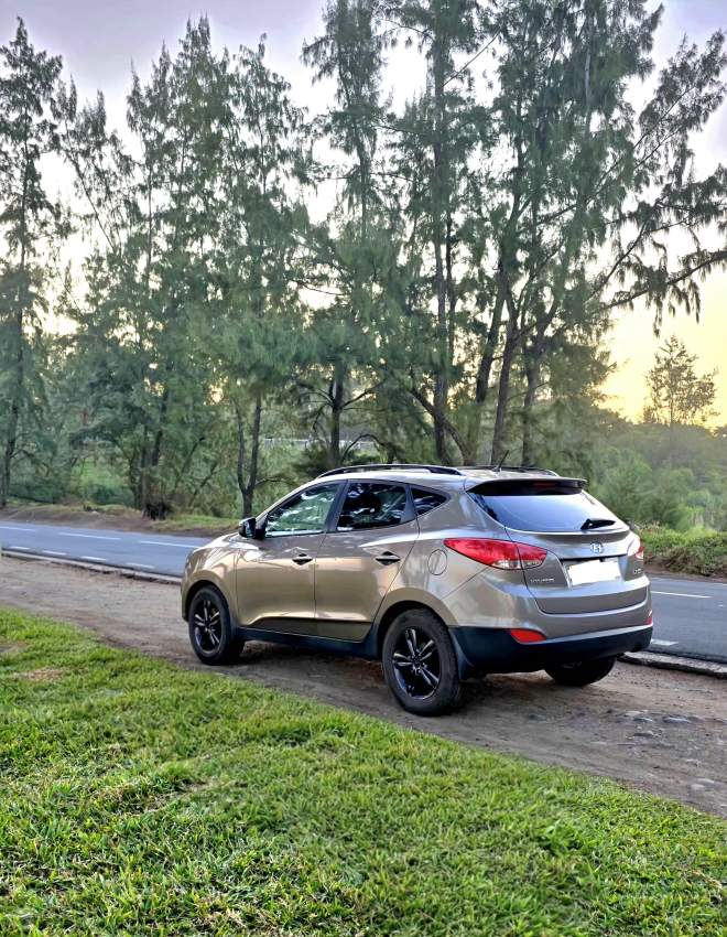 Hyundai ix35 - 4 - SUV Cars  on Aster Vender