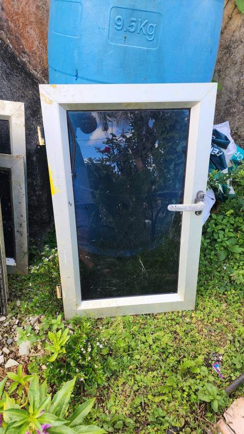 Lot de 5 fenêtres aluminium