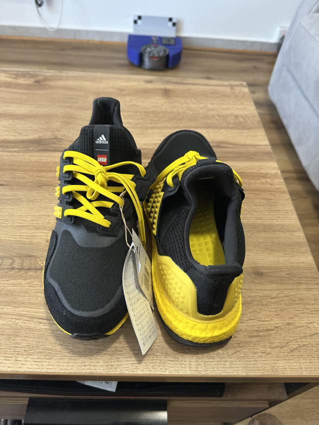 Adidas UltraBOOST DNA x LEGO - Noir/Jaune - 1 - Sneakers  on Aster Vender