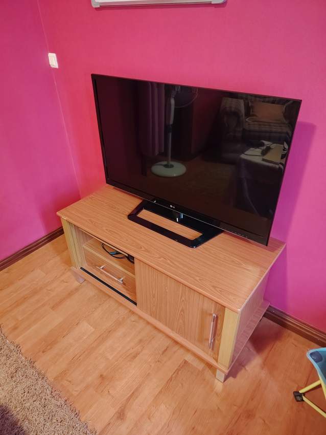 LG 42