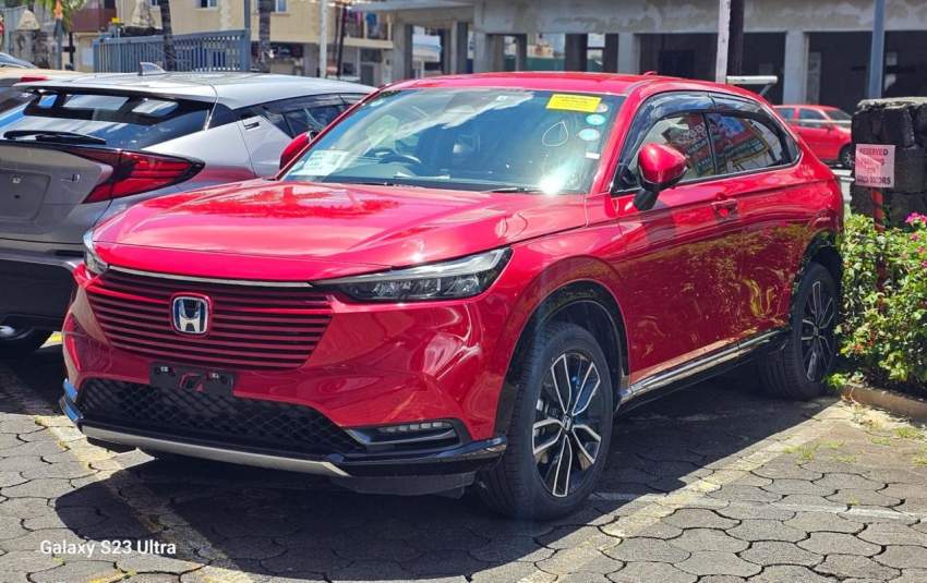 Red Honda Vezel 2022 - 4 - SUV Cars  on Aster Vender