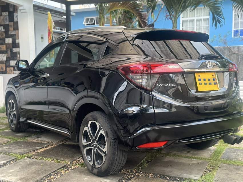 Honda Vezel Hybrid RS - 5 - SUV Cars  on Aster Vender