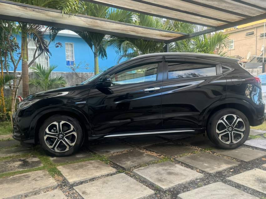 Honda Vezel Hybrid RS - 8 - SUV Cars  on Aster Vender
