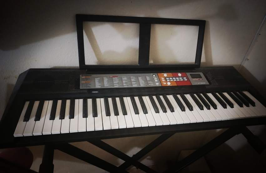 Yamaha PSR-F50 61-Key Digital Keyboard