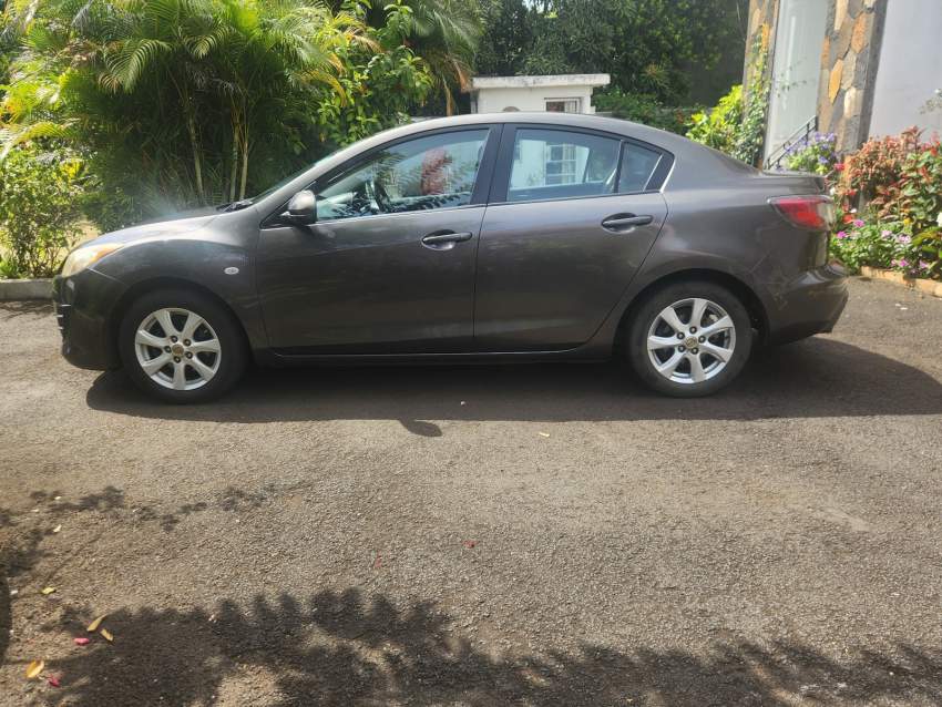 Mazda 3 Sedan - 1 - Family Cars  on Aster Vender